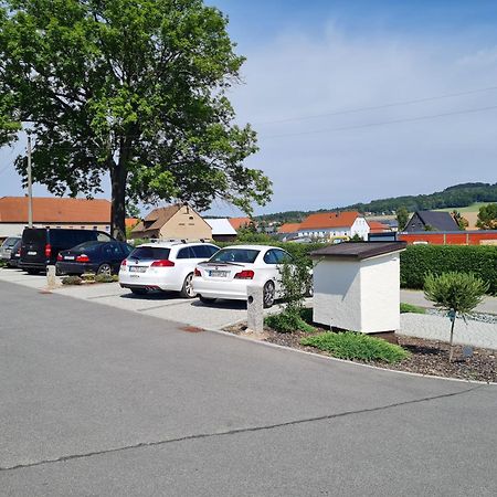 Familien- Und Apartmenthotel Lerchenberghof Walddorf  Экстерьер фото