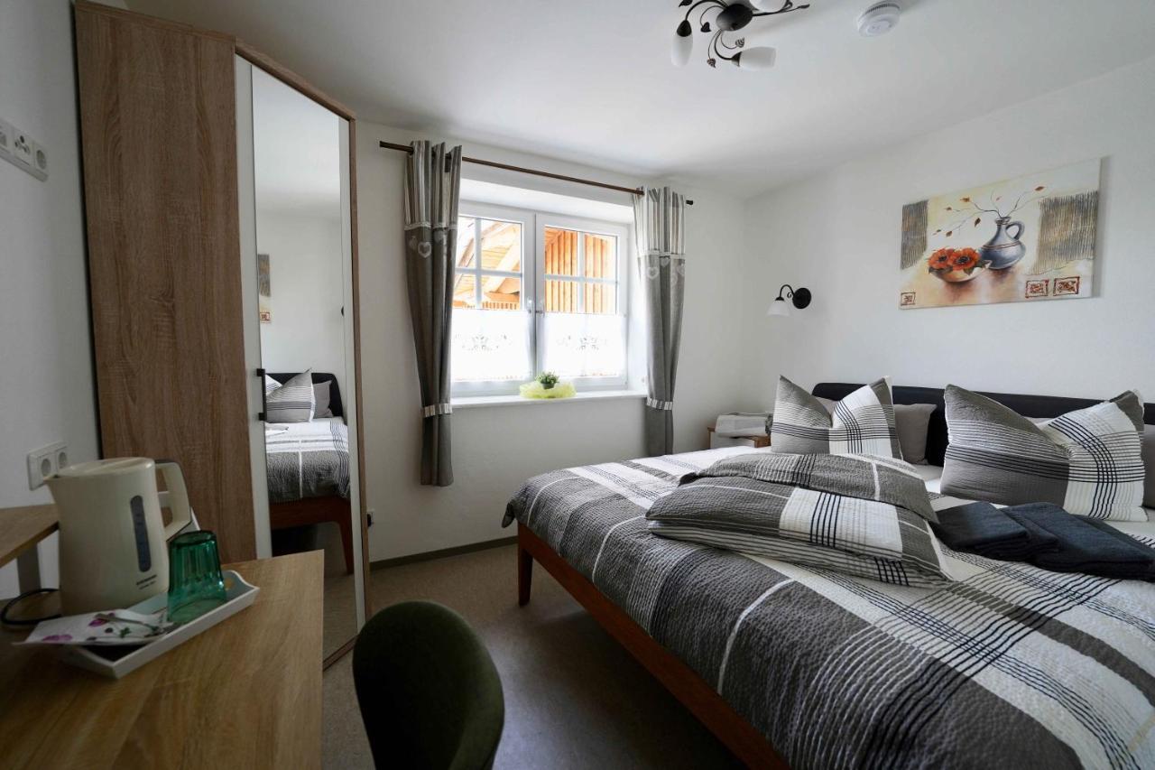 Familien- Und Apartmenthotel Lerchenberghof Walddorf  Экстерьер фото