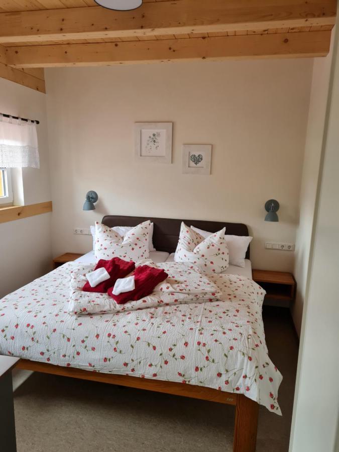 Familien- Und Apartmenthotel Lerchenberghof Walddorf  Экстерьер фото